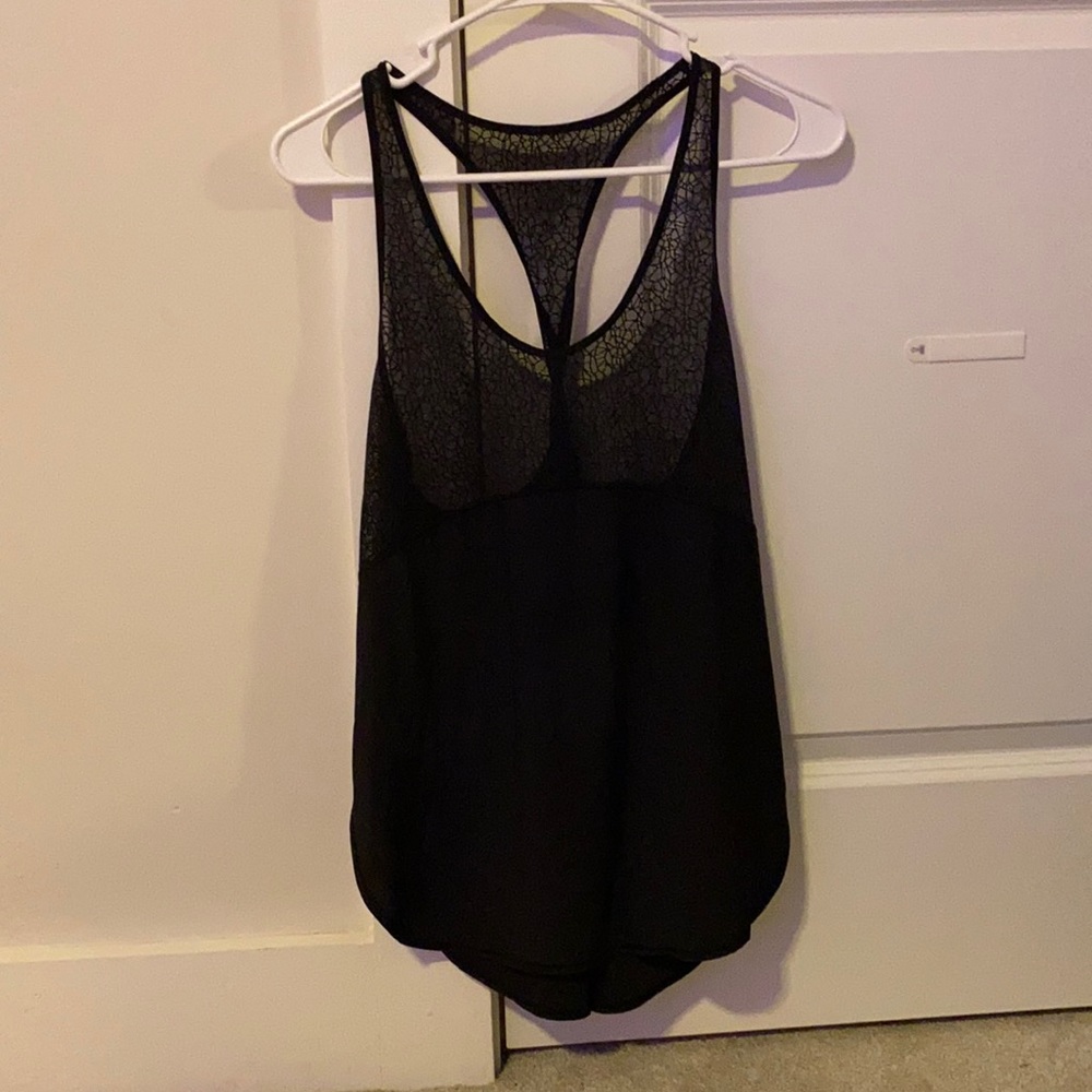 black lululemon tank top